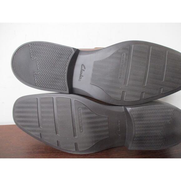 Good Condition Clarks Men\'s Low Comfort Shoes - Size 12 US
